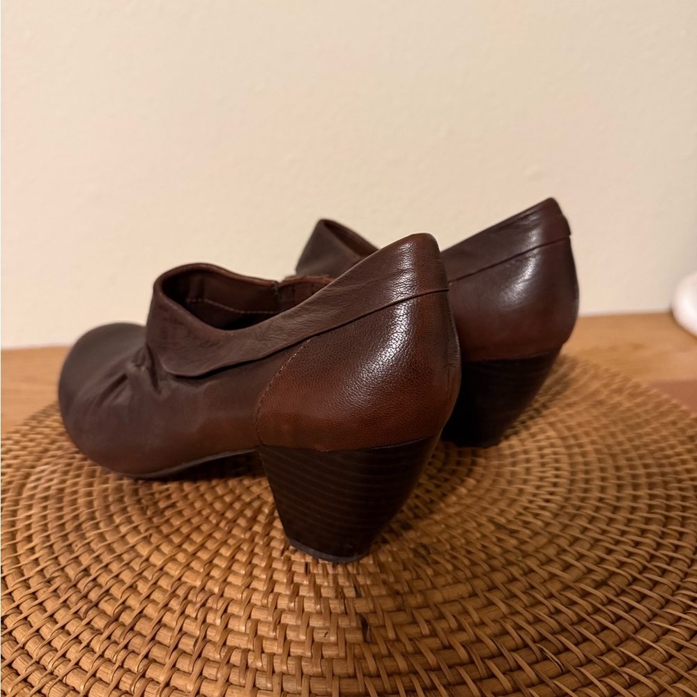 BareTraps Brown Leather Ruched Slip-On Heels - Picture 6 of 10